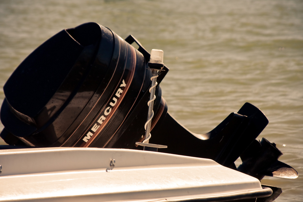 Outboard boat motor