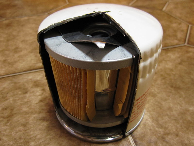 oil filter cutaway https://commons.wikimedia.org/wiki/File:Engine_oil_filter_cutaway.JPG